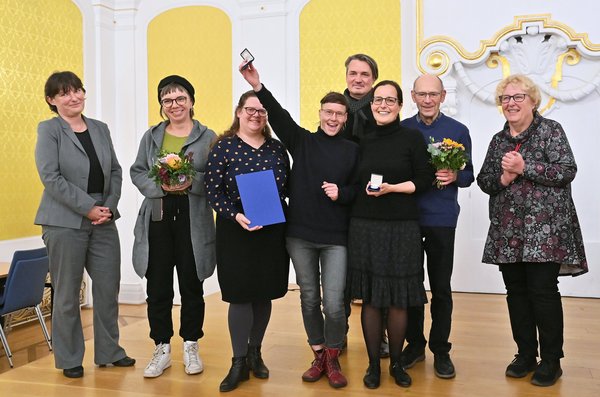 Richard-Siegmann-Medaille 2023 mit zwei Preisträgern: Magazin „Stadtgespräche“ und Zukunftsladen in Toitenwinkel