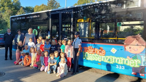 „Sicheres Verhalten in Bus und Bahn“: Gewinner des Schülerwettbewerbs 2023