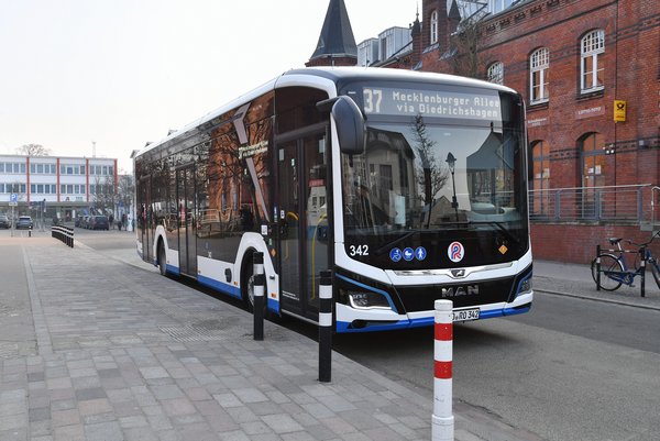 Warnemünde: Ab 9. Mai neue Umleitung der Buslinie 37 in Richtung Mecklenburger Allee, neue Haltestelle „Alte Bahnhofstraße“