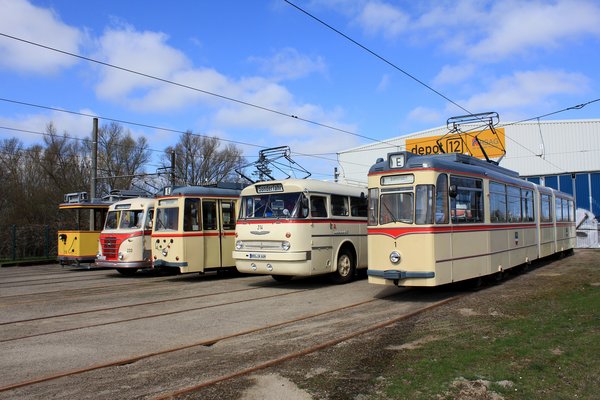 Historische Fahrzeugschau: Öffnungstag im depot12 am 10. Mai