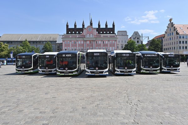 RSAG startet Antriebswende im Bus-Bereich: Erstmals 10 Biomethan-Busse im Einsatz, hinzu kommen 5 weitere Elektro-Busse
