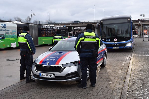 Neue Nachtbuslinien werden gut angenommen, RSAG startet Sicherheits- und Ordnungsdienst in Bus und Bahn