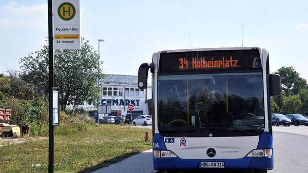 Bus der Linie 34 an der Haltestelle Fischereihafen