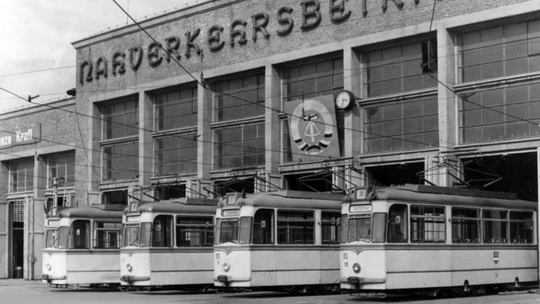 Articulated railcar type Gotha in front of the RSAG depot