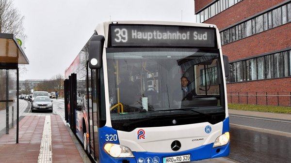 Die Busse der Linie 39 fahren nun bis zum Rostocker Hauptbahnhof